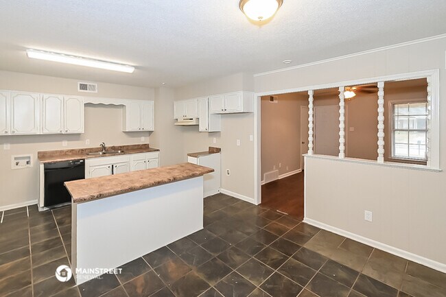 Foto del edificio - 4229 Forest View Dr