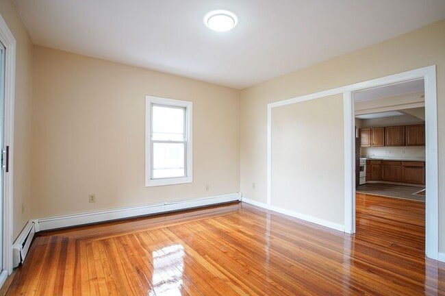 Building Photo - 143 Skeele St