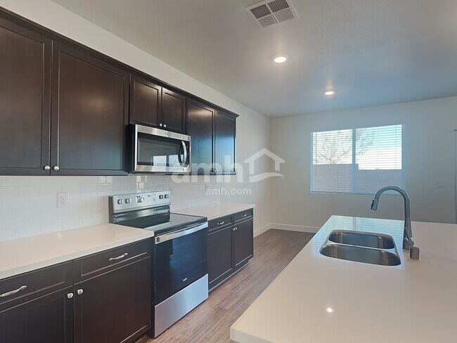 Foto del edificio - 6138 Theodore St