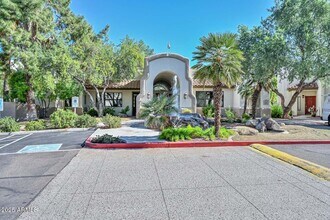 Building Photo - 750 E Northern Ave