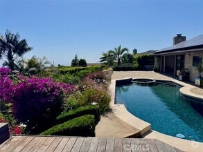 Building Photo - 2745 Temple Hills Dr