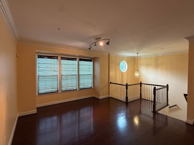 Building Photo - ACT FAST! 4 Bedroom Townhome in Desirable Gateway Overlook Community!