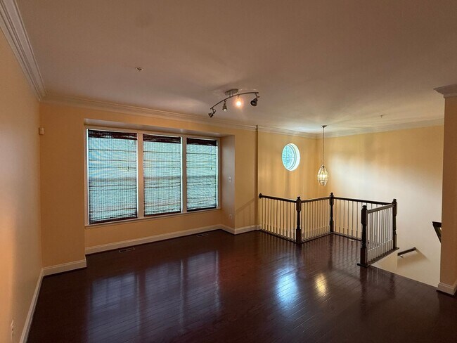 Foto del edificio - ACT FAST! 4 Bedroom Townhome in Desirable Gateway Overlook Community!