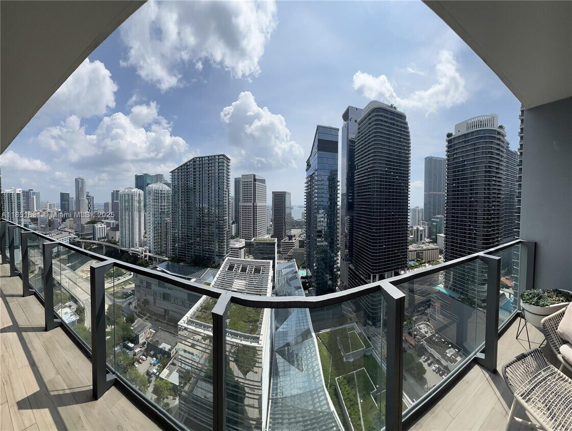 Foto principal - 88 SW 7th St
