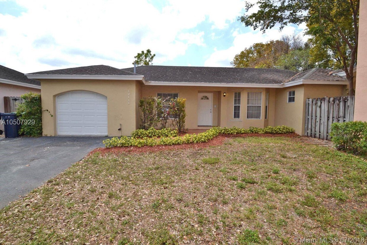 Primary Photo - 10111 NW 57th Terrace