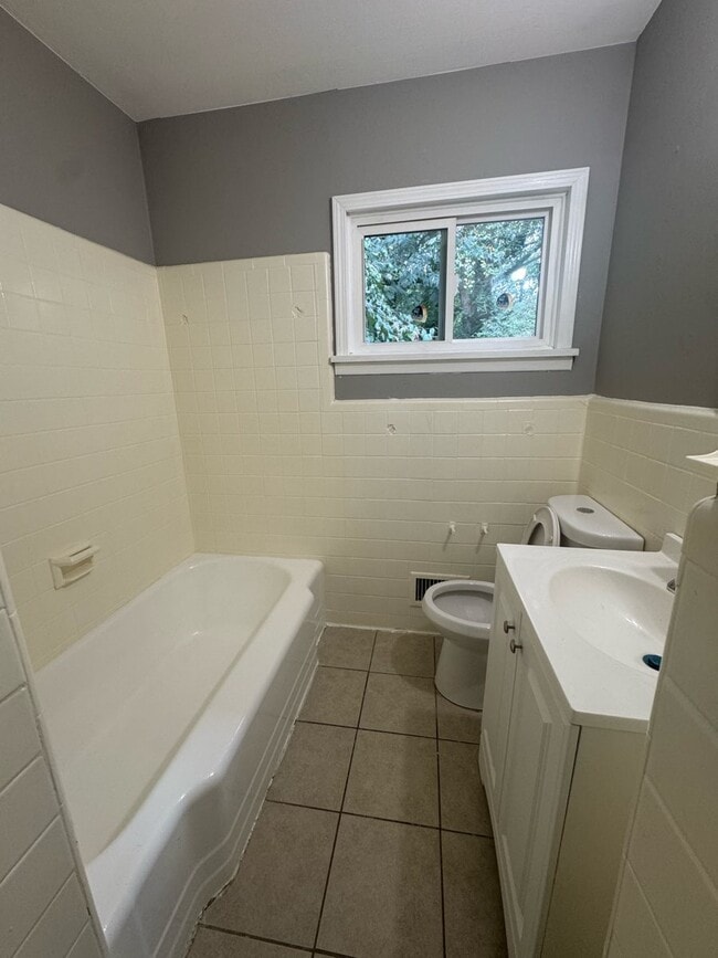 Building Photo - 1285 Kenilworth Dr SW