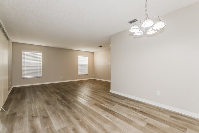 Foto del edificio - 504 Mahogany Dr