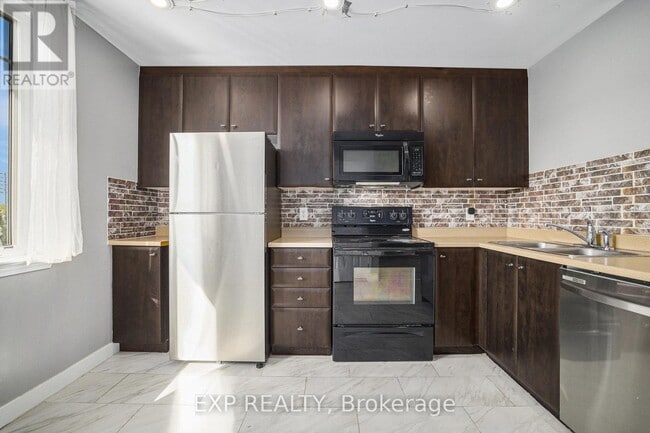 Building Photo - 250 Shanly Private
