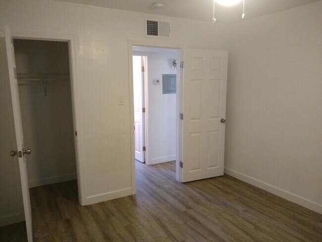 Building Photo - 1021 E Turney Ave