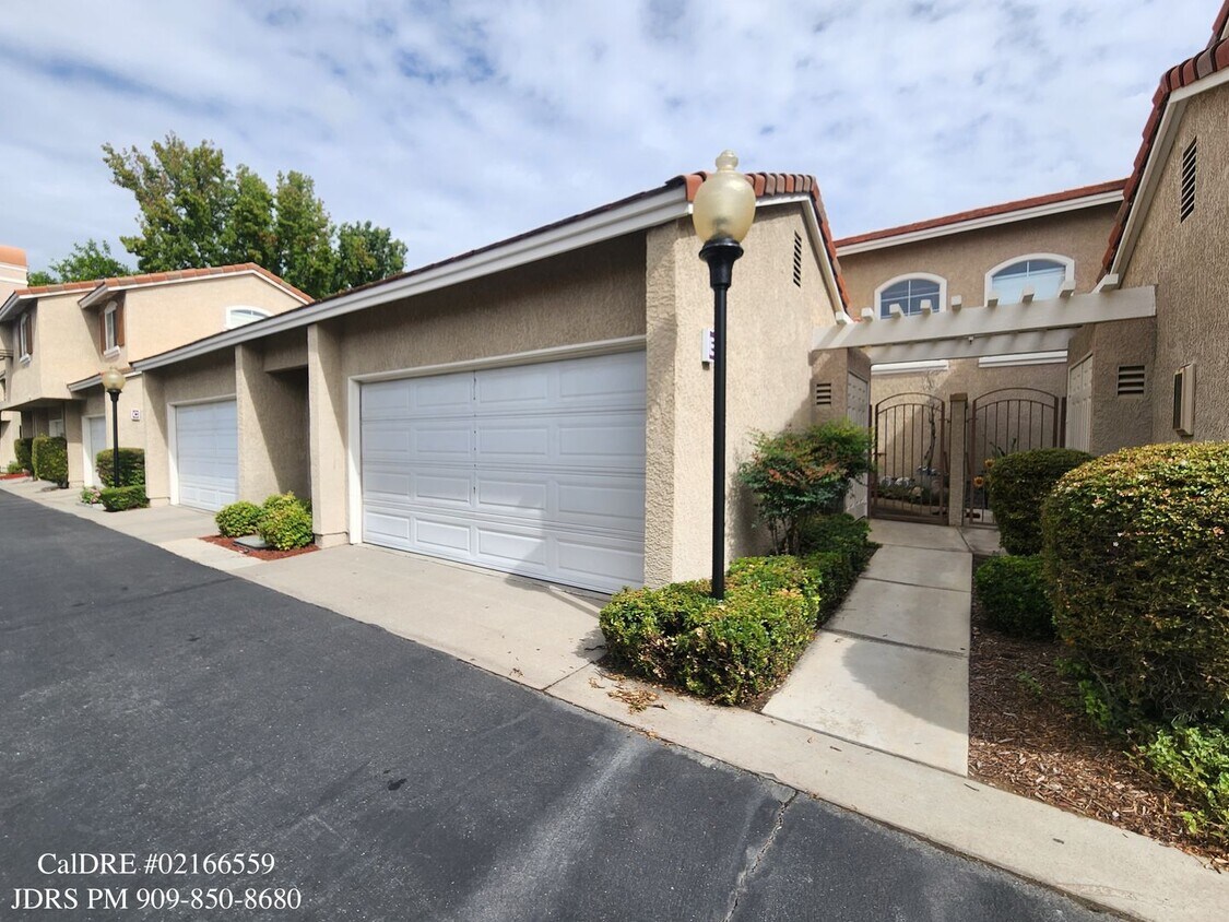 Foto principal - Rancho Cucamonga 3 Bedroom Condo
