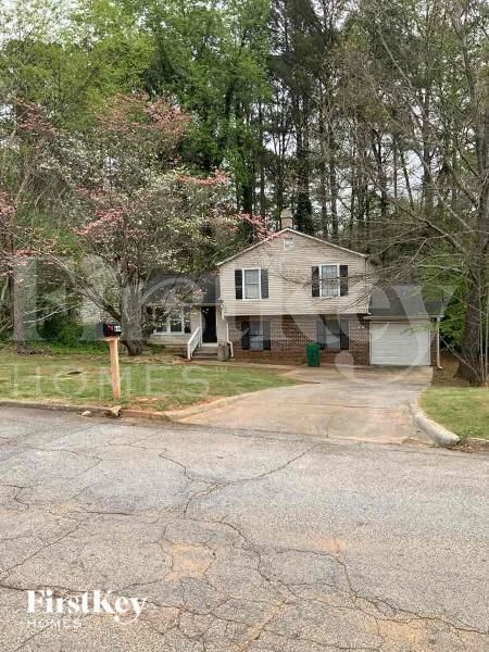 Primary Photo - 696 Martin Rd