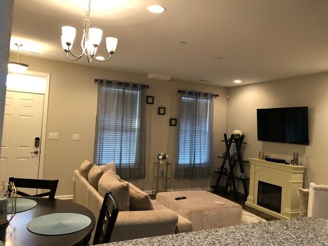 Building Photo - 307 Waterside Dr