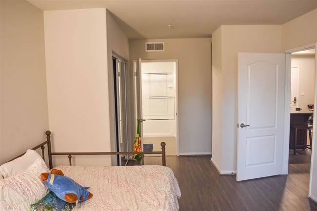 Foto del edificio - 2 br, 2 bath Apartment - Broadway Palace
