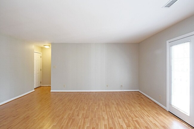 Building Photo - 1223 Villa Ln