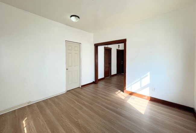 Building Photo - Updated 2-Bed, 1-Bath House