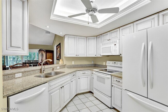 Building Photo - 5899 Chanteclair Dr