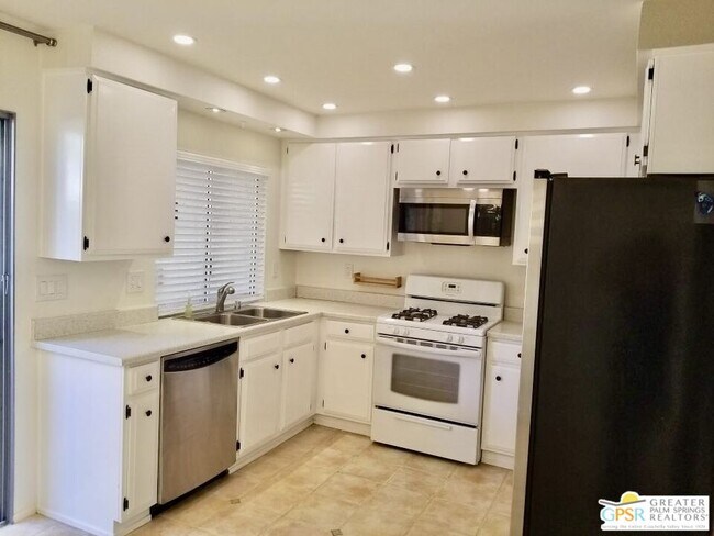 Foto del edificio - 1816 N Mira Loma Way