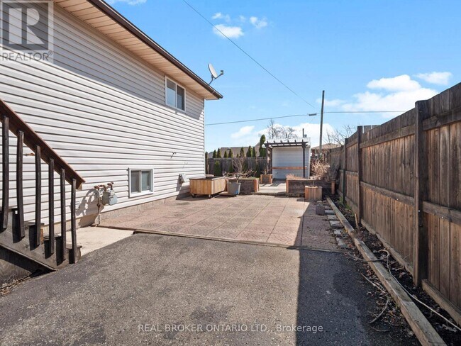 Building Photo - 379 Southworth St S