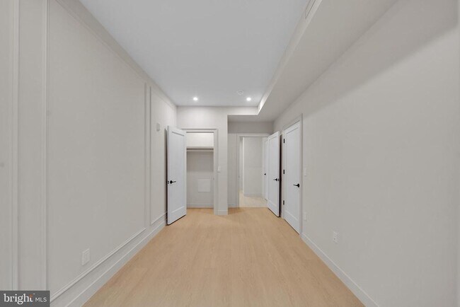 Foto del edificio - 2121 Ward Pl NW