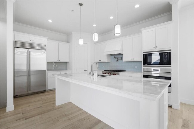 Building Photo - 3515 Normandy Ave