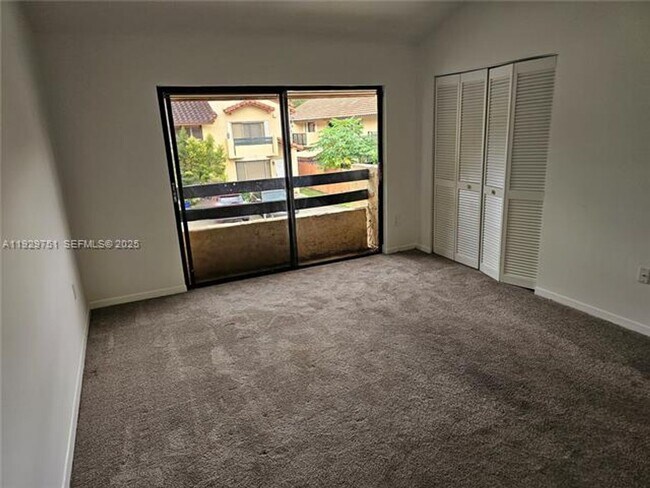 Foto del edificio - 10142 SW 77th Ct