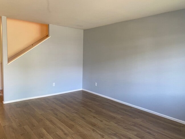Foto del edificio - Spacious 3-Bedroom, 2.5-Bath Townhouse In ...