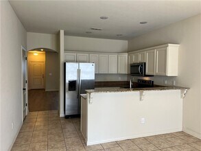 Building Photo - 930 Kensington Dr