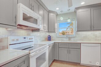 Building Photo - 18081 SE Country Club Dr