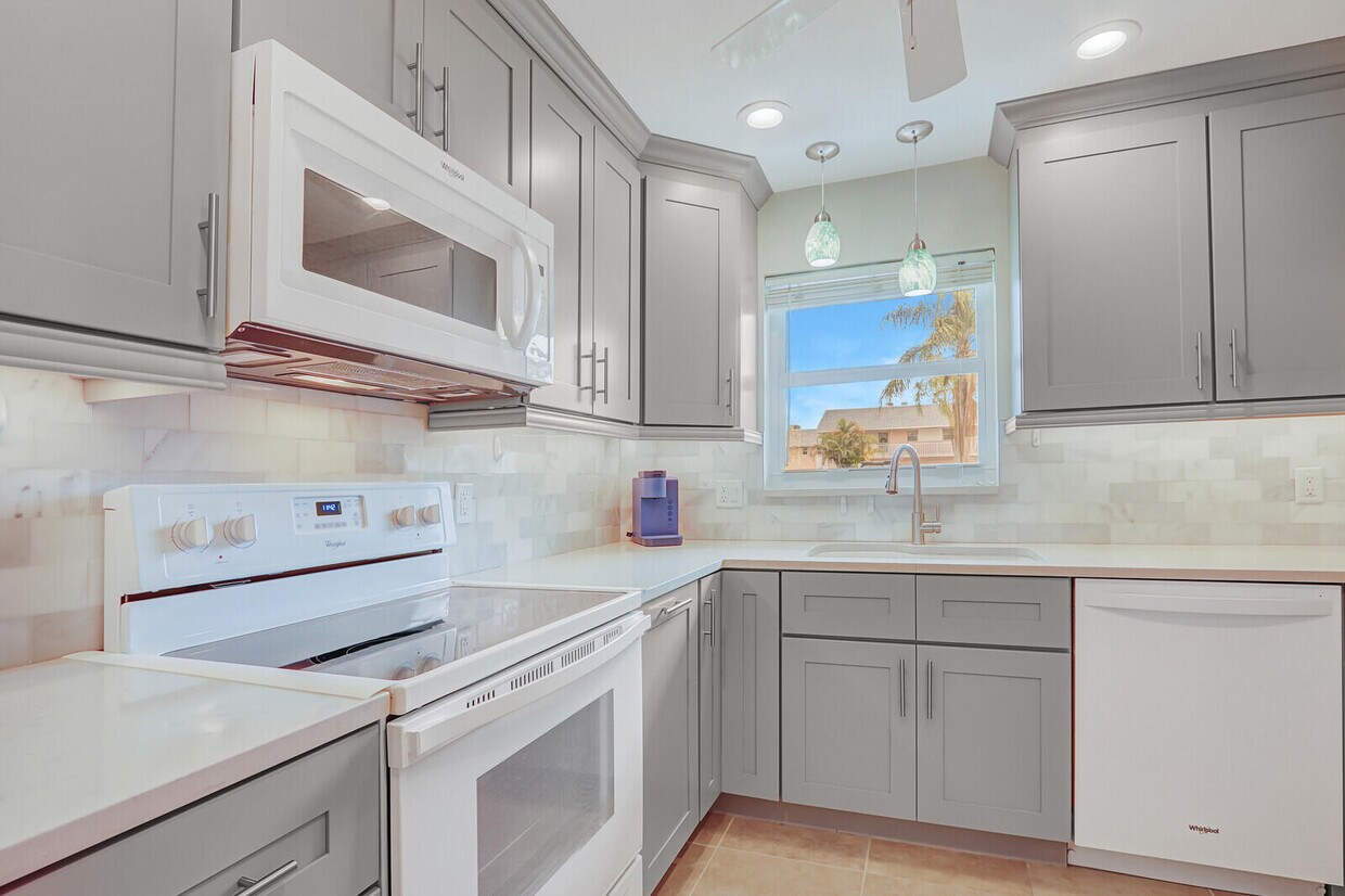 Foto principal - 18081 SE Country Club Dr