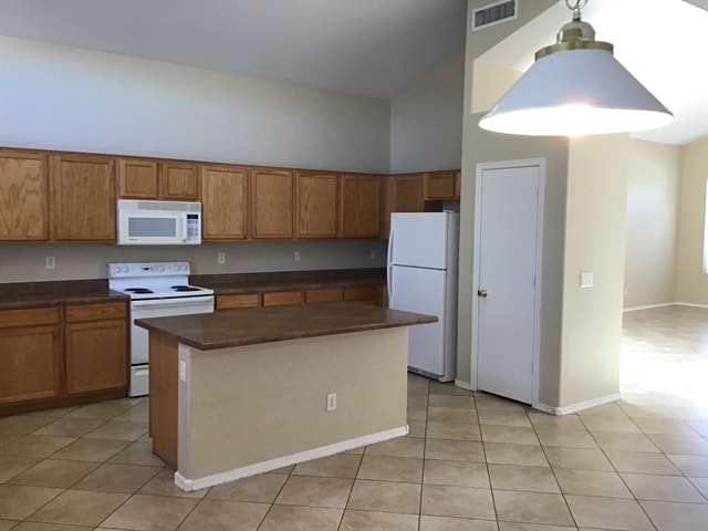 Building Photo - 1843 S 105th Dr