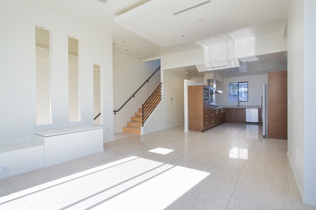 Foto del edificio - 8639 Whitworth Dr