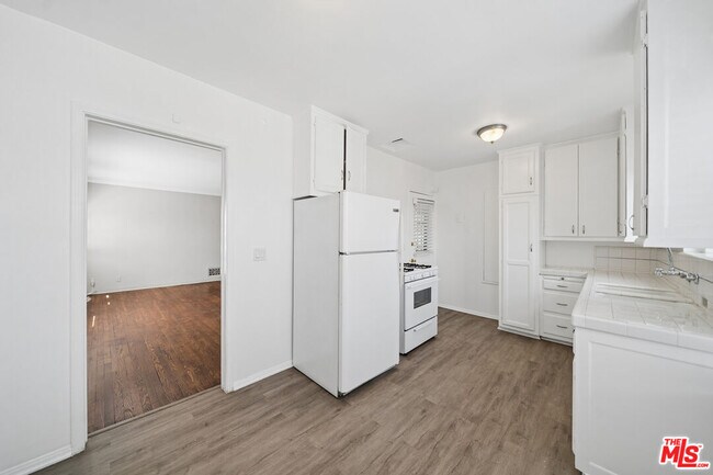 Foto del edificio - 1402 N Mansfield Ave