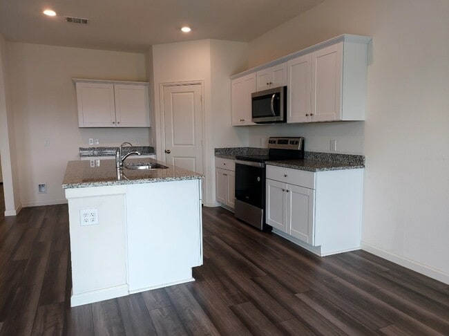 Foto del edificio - 1024 Long Bay Ct