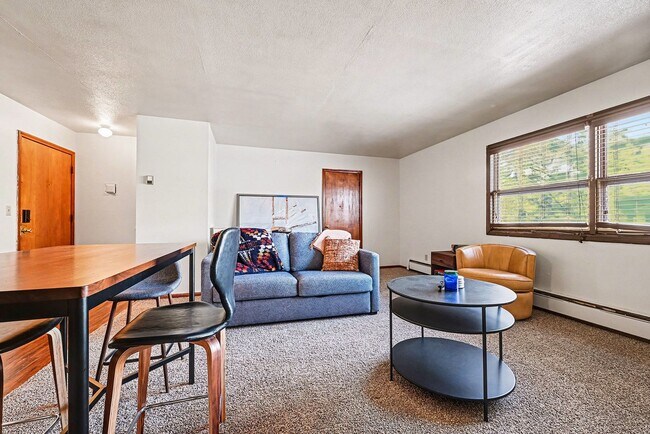 Foto del edificio - 2017 Commerce Blvd