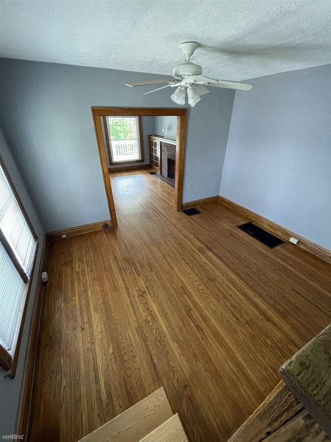 Building Photo - 2 br, 1 bath Duplex - 112 Olentangy Street...