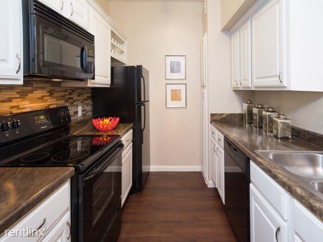 Foto del edificio - 2808 N Carroll Ave