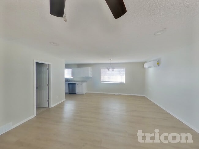 Building Photo - 6650 Brook Forest Dr