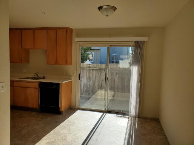 Foto del edificio - 2 bedroom in Santa Rosa CA 95403