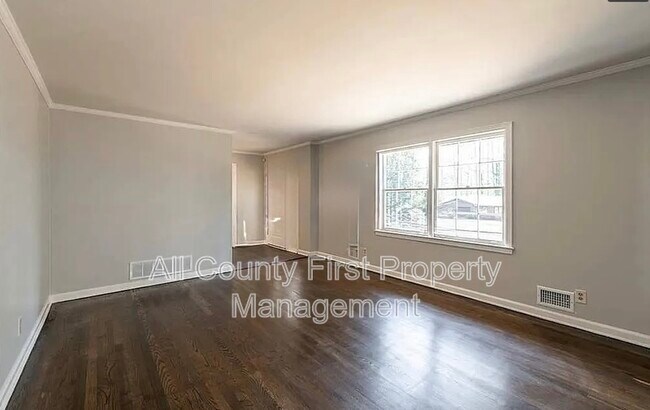 Building Photo - 3377 Bobolink Cir SW