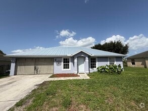 Building Photo - 1661 SW Cameo Blvd