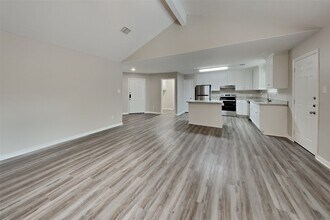 Building Photo - 16280 Sun View Ln