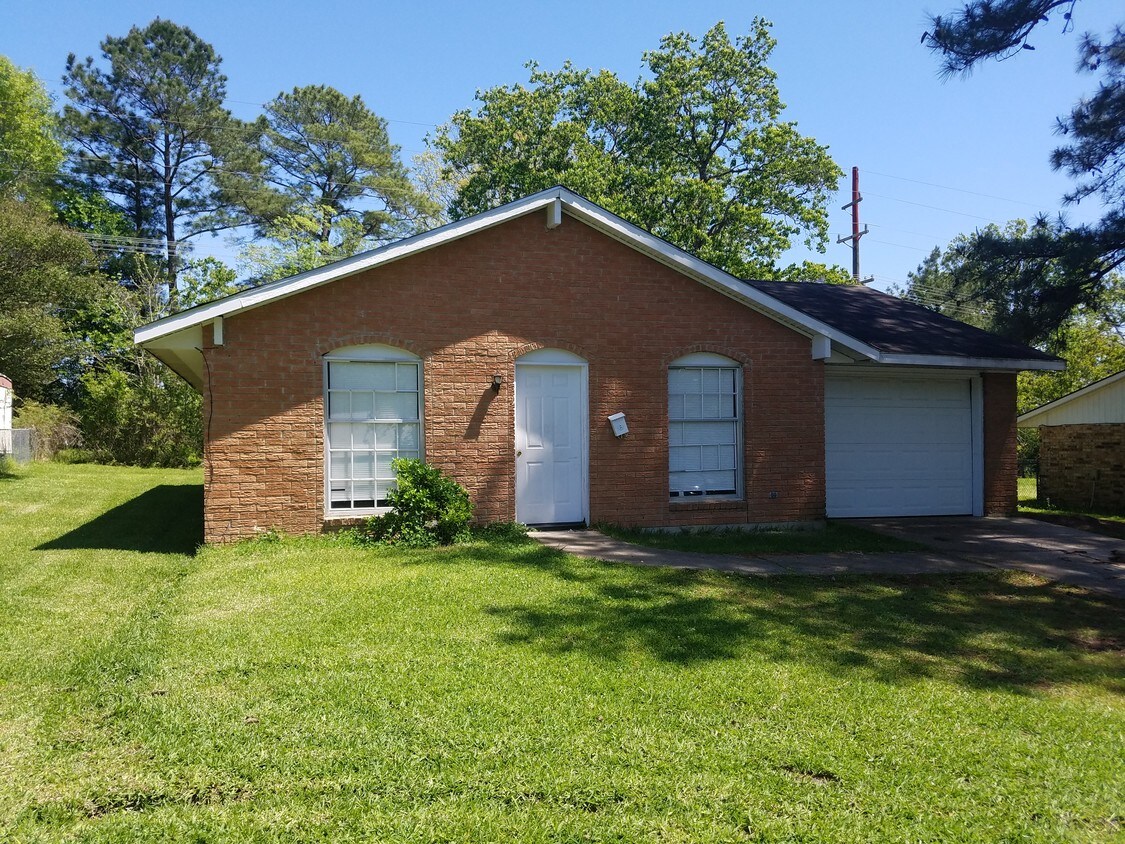 1037 Anderson Dr, Leesville, LA 71446 House Rental in Leesville, LA