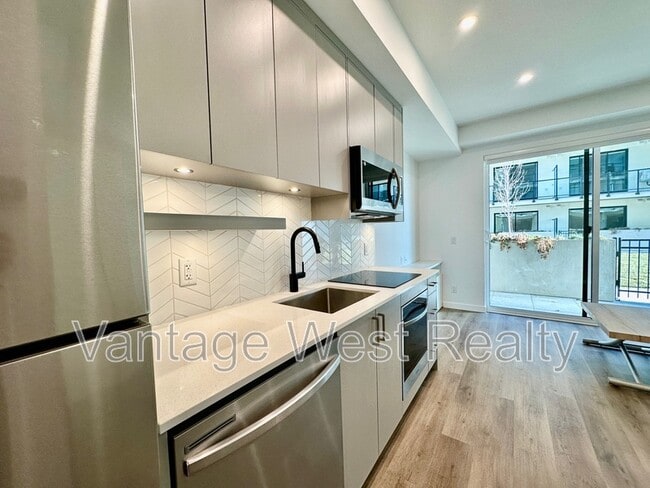 Building Photo - 1274-1274 Devonshire Ave