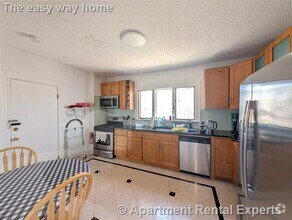 Building Photo - 489 Main St Unit #2 (3 Bed)