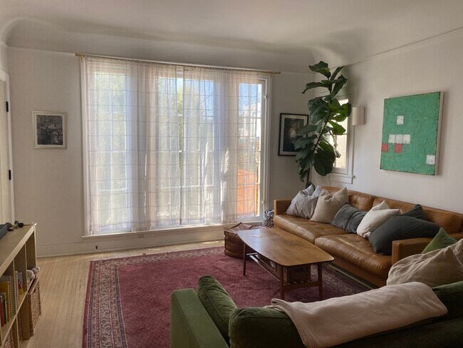 Foto del edificio - 854 Hyperion Ave