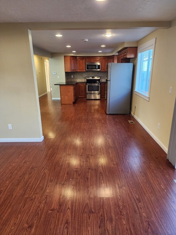 Building Photo - 4725 SE 60th Ave