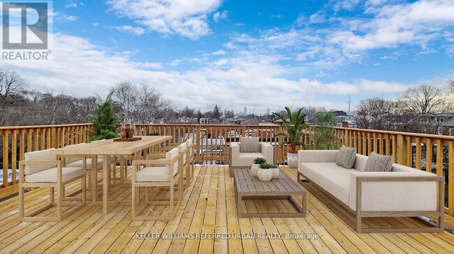 Building Photo - 911 Dovercourt Rd