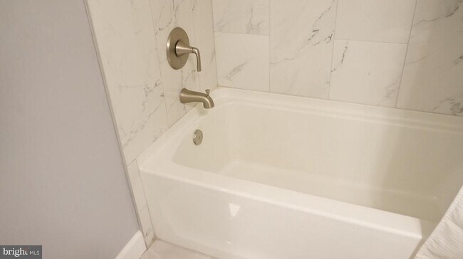 Foto del edificio - 9847 Hellingly Pl