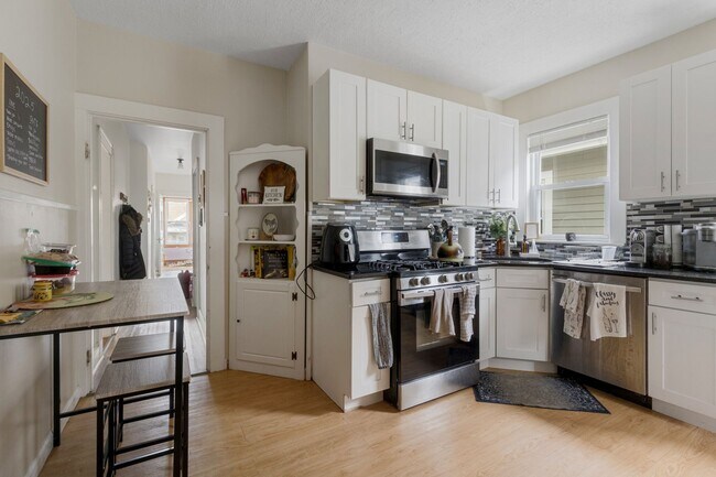Foto del edificio - HUGE THREE BED IN SOMERVILLE!!!!!!!!