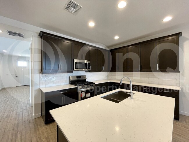 Foto del edificio - 5945 N 89th Dr